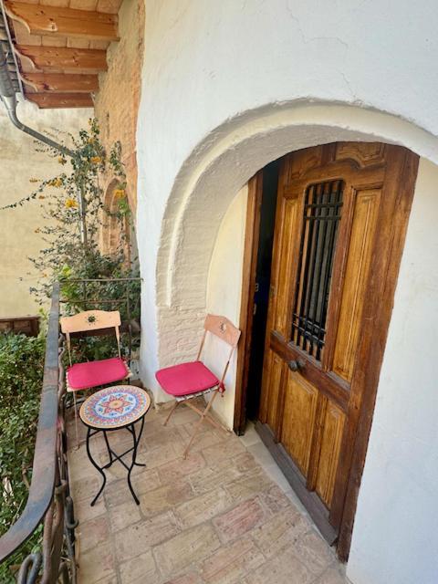 Oliva Courtyard Guesthouse Екстериор снимка