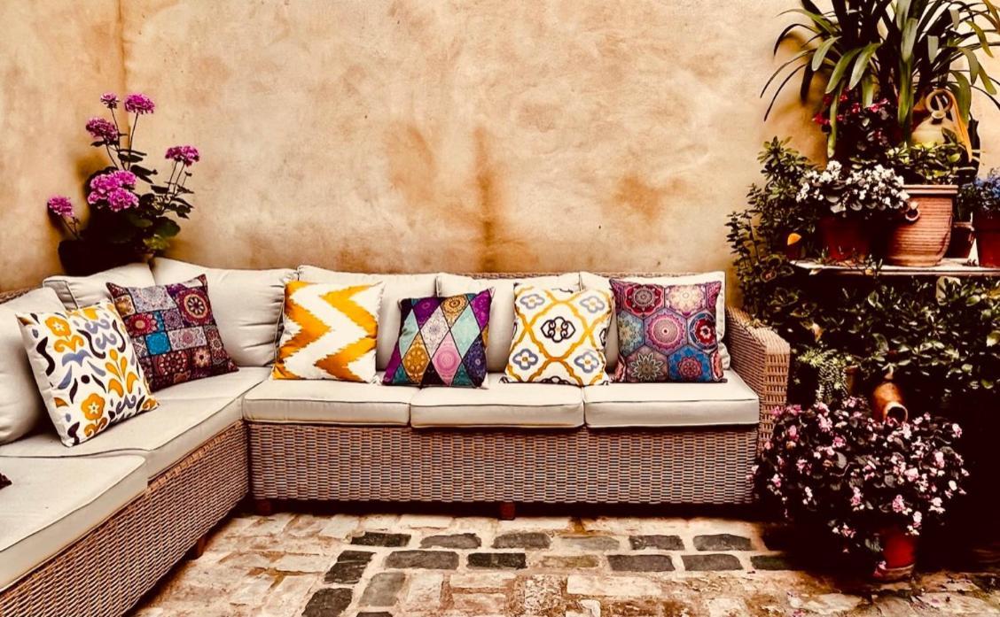 Oliva Courtyard Guesthouse Екстериор снимка
