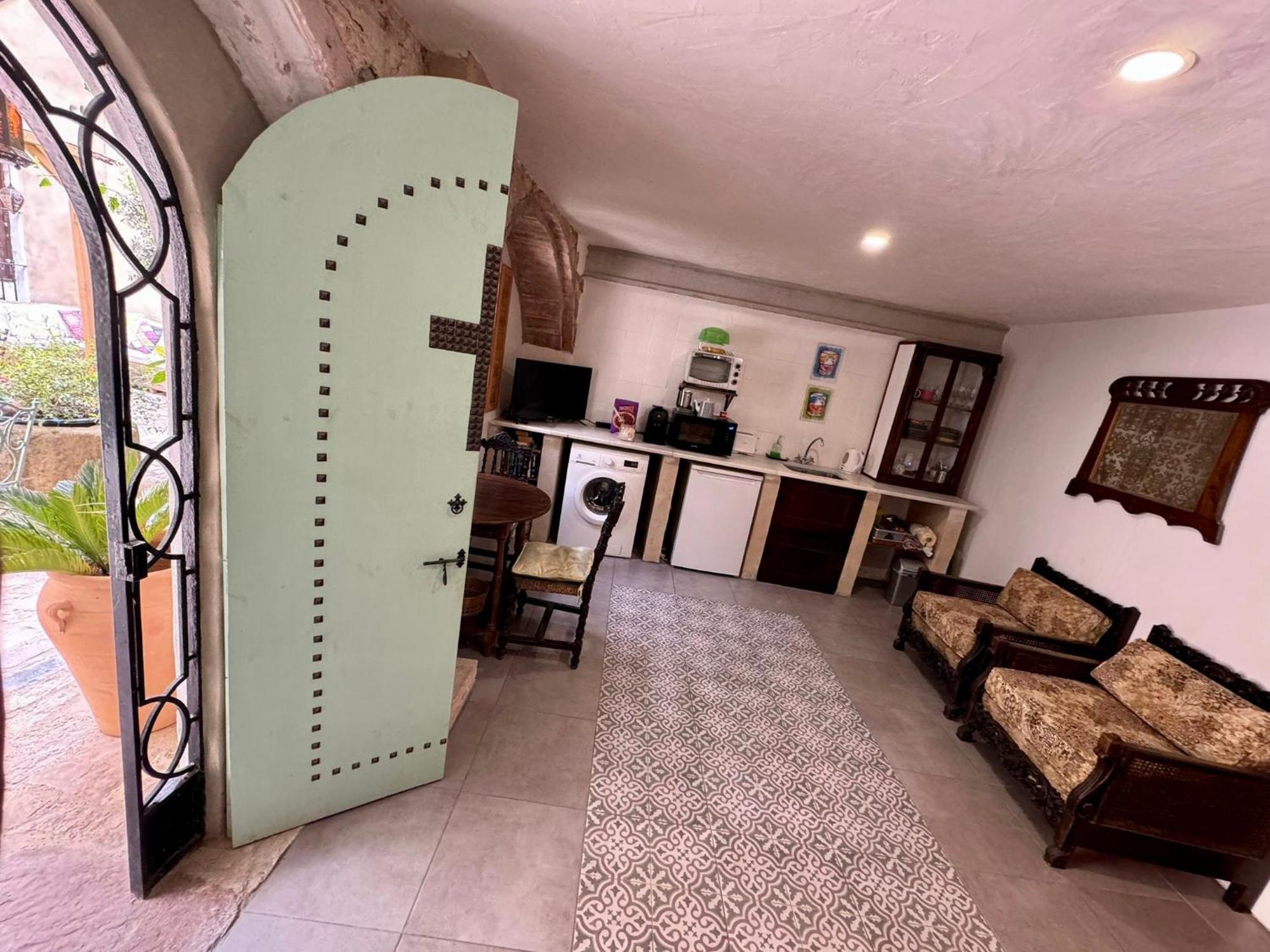 Oliva Courtyard Guesthouse Екстериор снимка