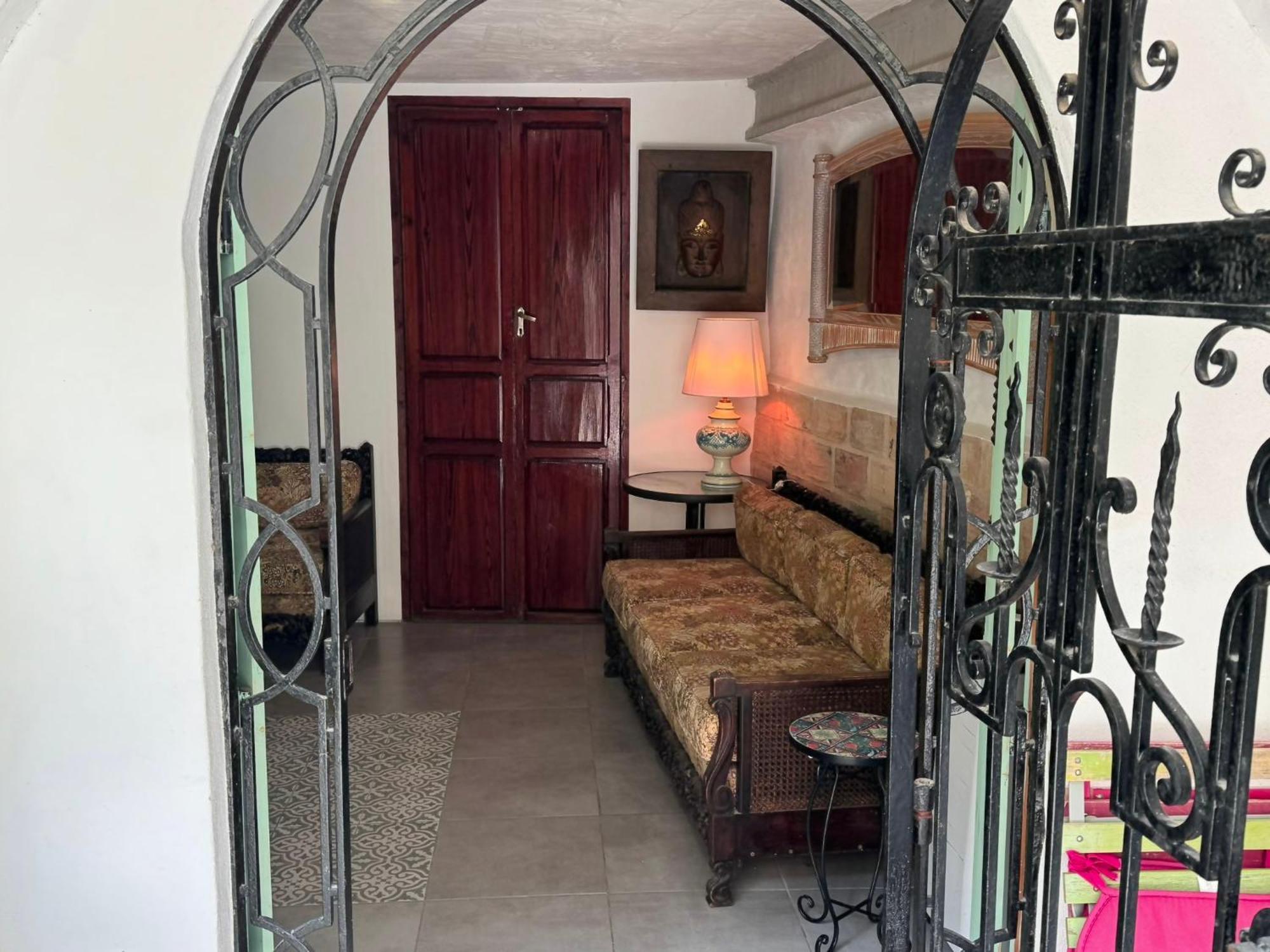 Oliva Courtyard Guesthouse Екстериор снимка
